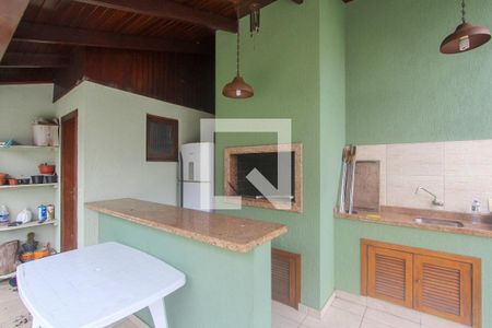 Casa à venda com 374m², 5 quartos e 6 vagasChurrasqueira