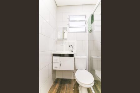 Banheiro de apartamento para alugar com 1 quarto, 28m² em Jardim Santo Antônio, São Paulo