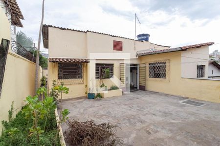 Casa à venda com 243m², 3 quartos e 4 vagasQuintal