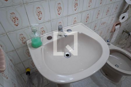 Casa à venda com 243m², 3 quartos e 4 vagasBanheiro social 