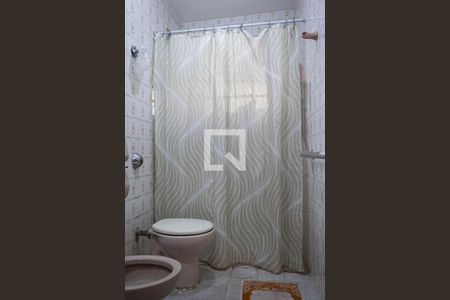 Casa à venda com 243m², 3 quartos e 4 vagasBanheiro social 