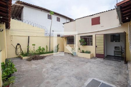 Casa à venda com 243m², 3 quartos e 4 vagasQuintal