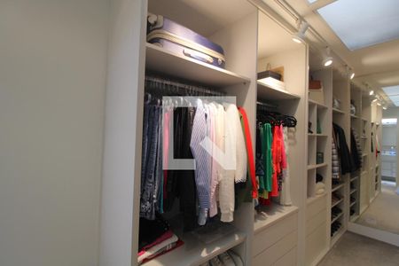 Casa para alugar com 250m², 3 quartos e 2 vagasCloset da suíte