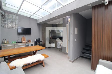 Casa para alugar com 250m², 3 quartos e 2 vagasFundos da da casa