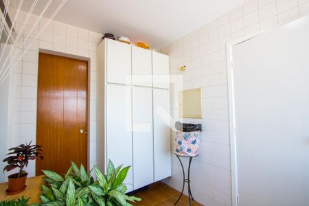 Apartamento à venda com 150m², 4 quartos e 2 vagas Apartamento à venda com 150m², 4 quartos e 2 vagasÁrea de serviço