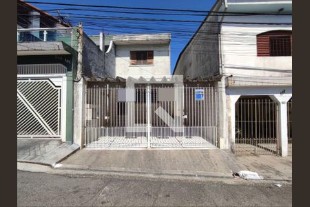 Casa à venda com 75m², 3 quartos e 2 vagasFachada