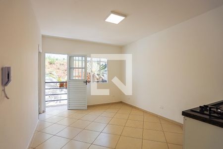 Sala/Cozinha  de apartamento para alugar com 1 quarto, 44m² em Parque São George, Cotia