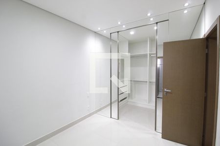 Suíte 1 de apartamento para alugar com 3 quartos, 127m² em Granada, Uberlândia
