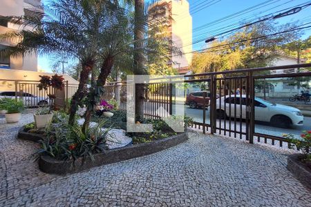 Apartamento à venda com 90m², 2 quartos e 1 vagaFachada e portaria