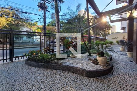 Apartamento à venda com 90m², 2 quartos e 1 vagaFachada e portaria