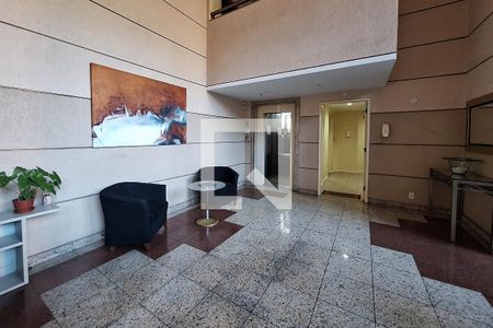 Apartamento à venda com 90m², 2 quartos e 1 vagaFachada e portaria