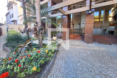 Apartamento à venda com 90m², 2 quartos e 1 vagaFachada e portaria