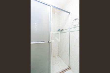 Banheiro de apartamento à venda com 2 quartos, 52m² em Medianeira, Porto Alegre