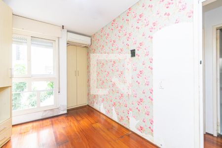 Quarto 1 de apartamento à venda com 2 quartos, 52m² em Medianeira, Porto Alegre