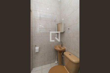 Banheiro de kitnet/studio para alugar com 1 quarto, 18m² em Jardim Guanabara, Rio de Janeiro
