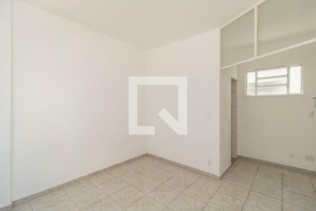 Quarto de kitnet/studio para alugar com 1 quarto, 18m² em Jardim Guanabara, Rio de Janeiro