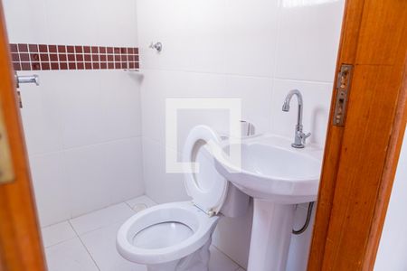 Casa de condomínio para alugar com 60m², 2 quartos e 1 vaga Casa de condomínio para alugar com 60m², 2 quartos e 1 vagaBanheiro da Suíte 2