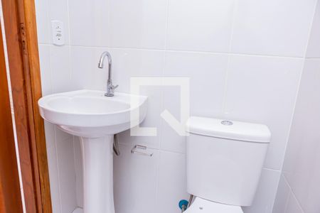 Casa de condomínio para alugar com 60m², 2 quartos e 1 vaga Casa de condomínio para alugar com 60m², 2 quartos e 1 vagaBanheiro da Suíte 1