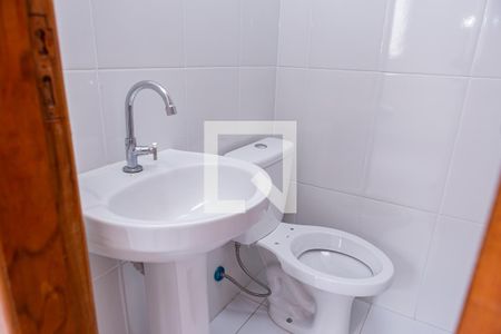 Casa de condomínio para alugar com 60m², 2 quartos e 1 vaga Casa de condomínio para alugar com 60m², 2 quartos e 1 vagaBanheiro da Suíte 1