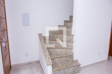 Casa de condomínio para alugar com 60m², 2 quartos e 1 vaga Casa de condomínio para alugar com 60m², 2 quartos e 1 vagaEscada