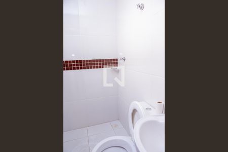 Casa de condomínio para alugar com 60m², 2 quartos e 1 vaga Casa de condomínio para alugar com 60m², 2 quartos e 1 vagaBanheiro da Suíte 2