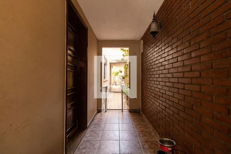 Casa à venda com 180m², 3 quartos e 2 vagasCorredor Lateral - Entrada 