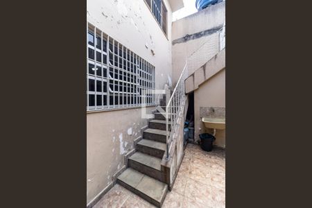 Casa à venda com 180m², 3 quartos e 2 vagasEscada