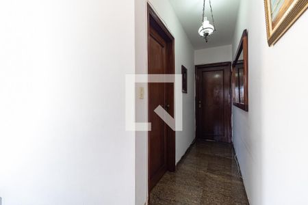 Casa à venda com 180m², 3 quartos e 2 vagasCorredor