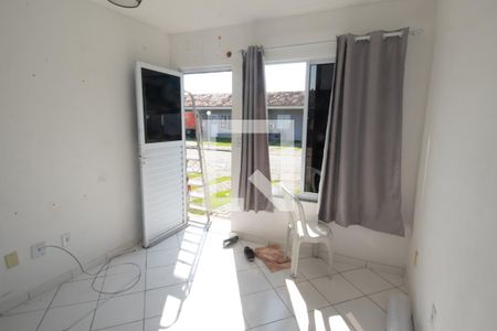 Sala de casa de condomínio para alugar com 2 quartos, 86m² em Chácaras Arcampo, Duque de Caxias