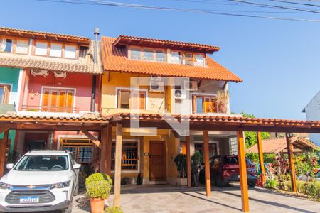 Casa de condomínio à venda com 140m², 3 quartos e 2 vagas Casa de condomínio à venda com 140m², 3 quartos e 2 vagasFachada