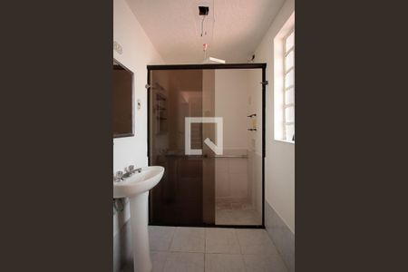 Casa à venda com 289m², 5 quartos e 7 vagasBanheiro 2 da Casa 2