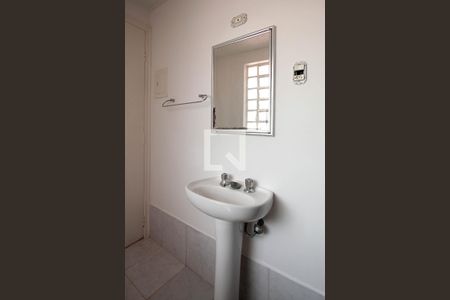 Casa à venda com 289m², 5 quartos e 7 vagasBanheiro 2 da Casa 2