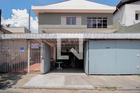 Casa à venda com 289m², 5 quartos e 7 vagasFachada