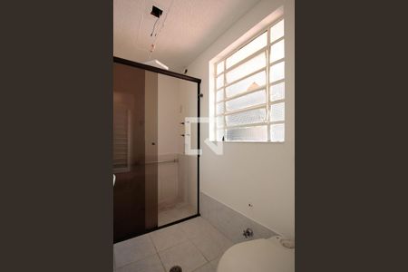 Casa à venda com 289m², 5 quartos e 7 vagasBanheiro 2 da Casa 2