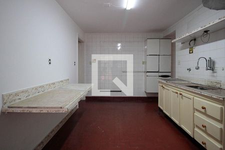 Casa à venda com 289m², 5 quartos e 7 vagasCozinha da Casa 2