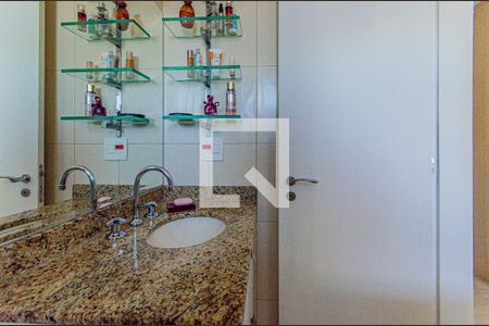 Apartamento à venda com 141m², 3 quartos e 4 vagasBanheiro Suíte 1