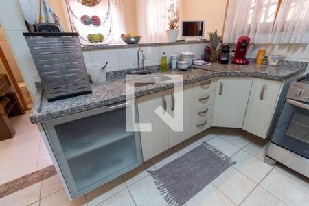 Casa à venda com 120m², 2 quartos e 2 vagas Casa à venda com 120m², 2 quartos e 2 vagasCozinha - Armários