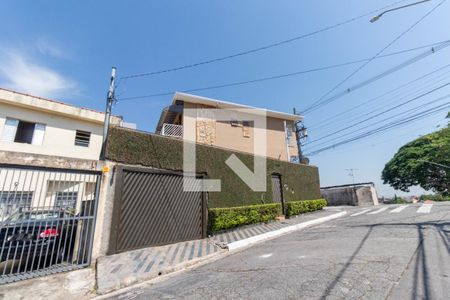 Casa à venda com 120m², 2 quartos e 2 vagas Casa à venda com 120m², 2 quartos e 2 vagasFachada
