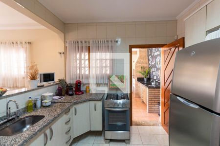 Casa à venda com 120m², 2 quartos e 2 vagas Casa à venda com 120m², 2 quartos e 2 vagasCozinha