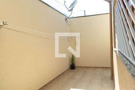 Casa à venda com 120m², 2 quartos e 2 vagas Casa à venda com 120m², 2 quartos e 2 vagasQuintal