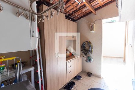 Casa à venda com 120m², 2 quartos e 2 vagas Casa à venda com 120m², 2 quartos e 2 vagasLavanderia