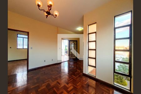 Sala de casa à venda com 6 quartos, 356m² em Concórdia, Belo Horizonte