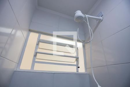 Banheiro - detalhes de kitnet/studio para alugar com 1 quarto, 35m² em Parque São George, Cotia