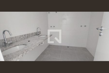 Apartamento à venda com 130m², 3 quartos e 4 vagasBanheiro Quarto 1 suíte