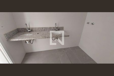 Apartamento à venda com 130m², 3 quartos e 4 vagasBanheiro Quarto 1 suíte