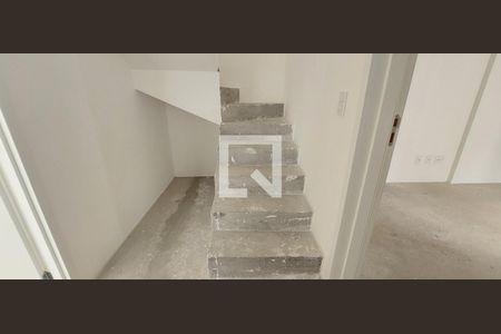 Apartamento à venda com 130m², 3 quartos e 4 vagasEscada cobertura