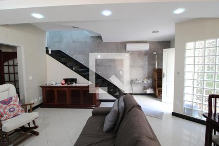 Sala de casa de condomínio para alugar com 4 quartos, 261m² em Cachambi, Rio de Janeiro