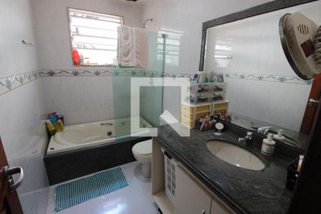 Banheiro da Suíte de casa de condomínio para alugar com 4 quartos, 261m² em Cachambi, Rio de Janeiro