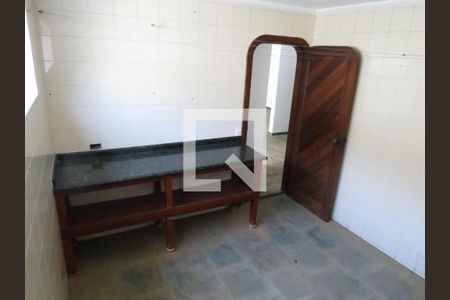 Casa à venda com 473m², 4 quartos e 8 vagasLavanderia