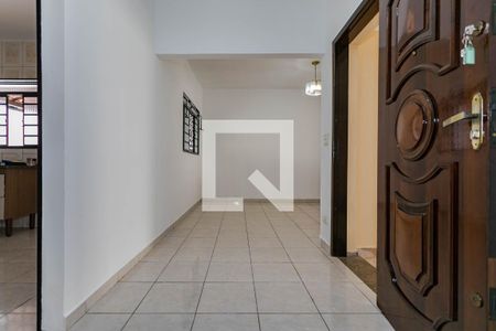 Entrada de casa para alugar com 2 quartos, 300m² em Vila Oliveira, Mogi das Cruzes